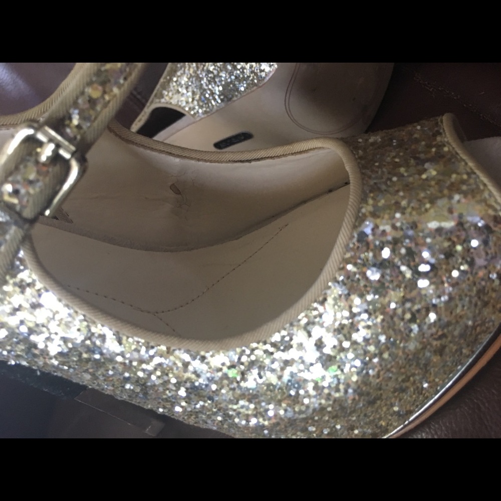 Gold & Black size 7 unique platform pump heels - Picture 6 of 8